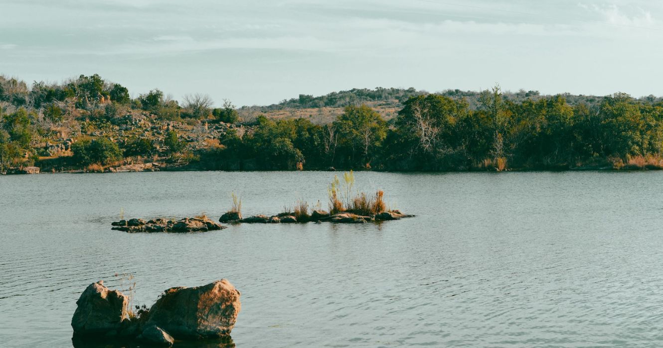 10 melhores parques estaduais do Texas (de sua lista de 74) 3 Inks Lake State Park em Burnet TX EUA