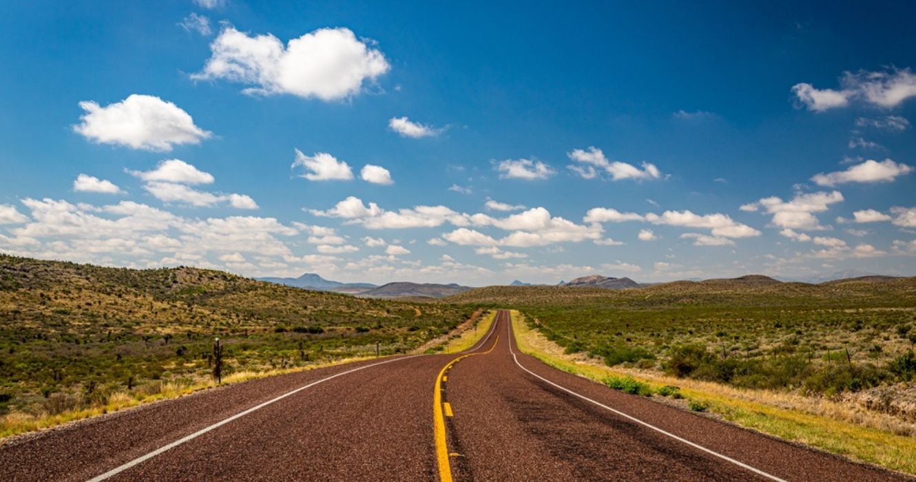 Bucket-List: Viagem rodoviária cross-country nos EUA via I-90 3 dirigindo na estrada aberta i-90