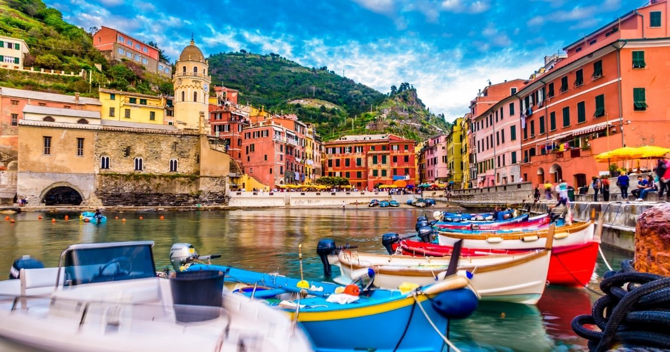 Cinque Terre: como explorar uma das vilas litorâneas mais antigas da Itália 3 uma vista de cinque terre, itália, da marina