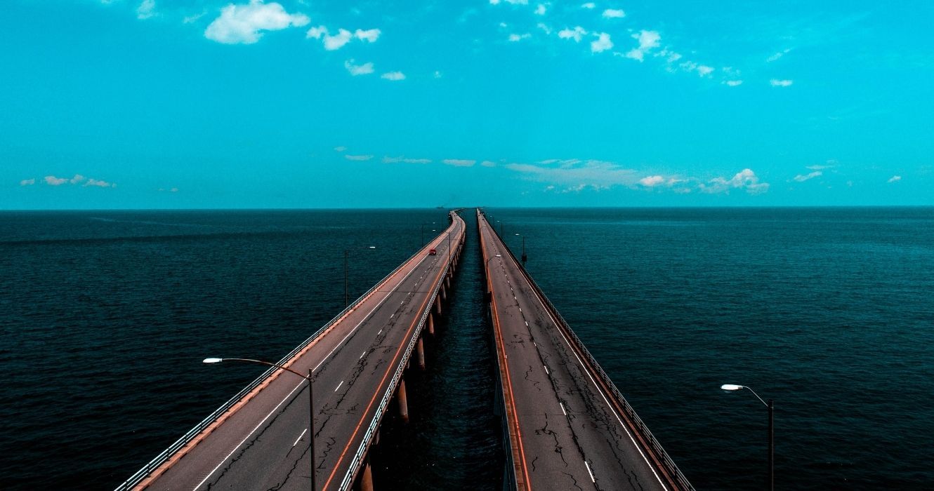 É assim que é dirigir pelo túnel Chesapeake Bay-Bridge de 17,6 milhas 3 o túnel chesapeake bay-bridge