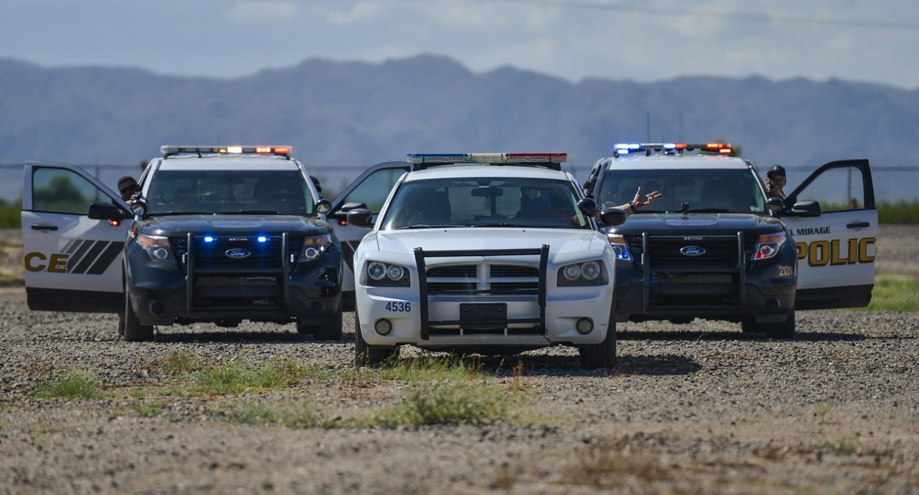 Pedal To The Metal: passeios de perseguição policial em alta velocidade em Las Vegas 3 Veículos da polícia americana